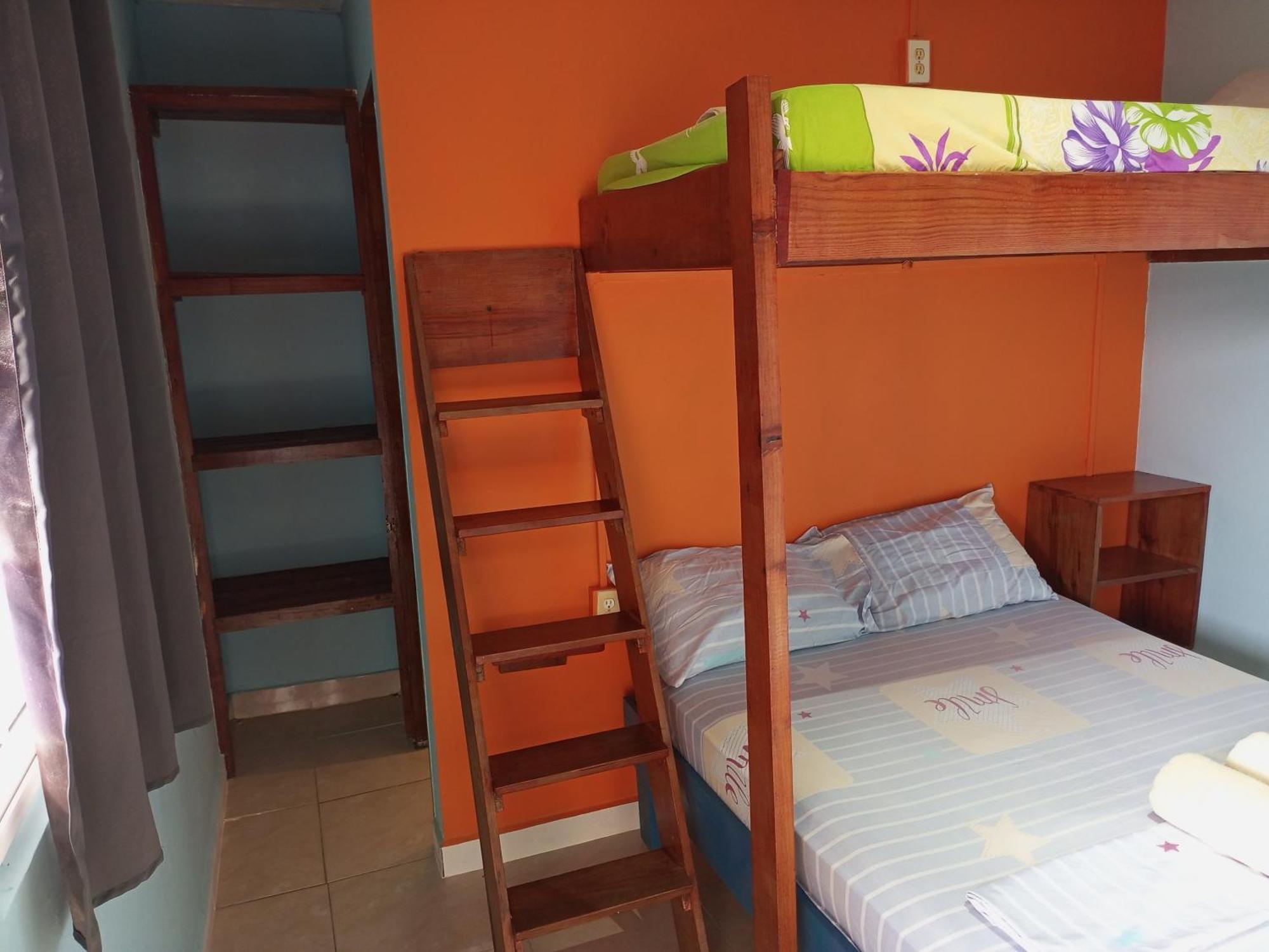 Surfari Bocas Hostel *