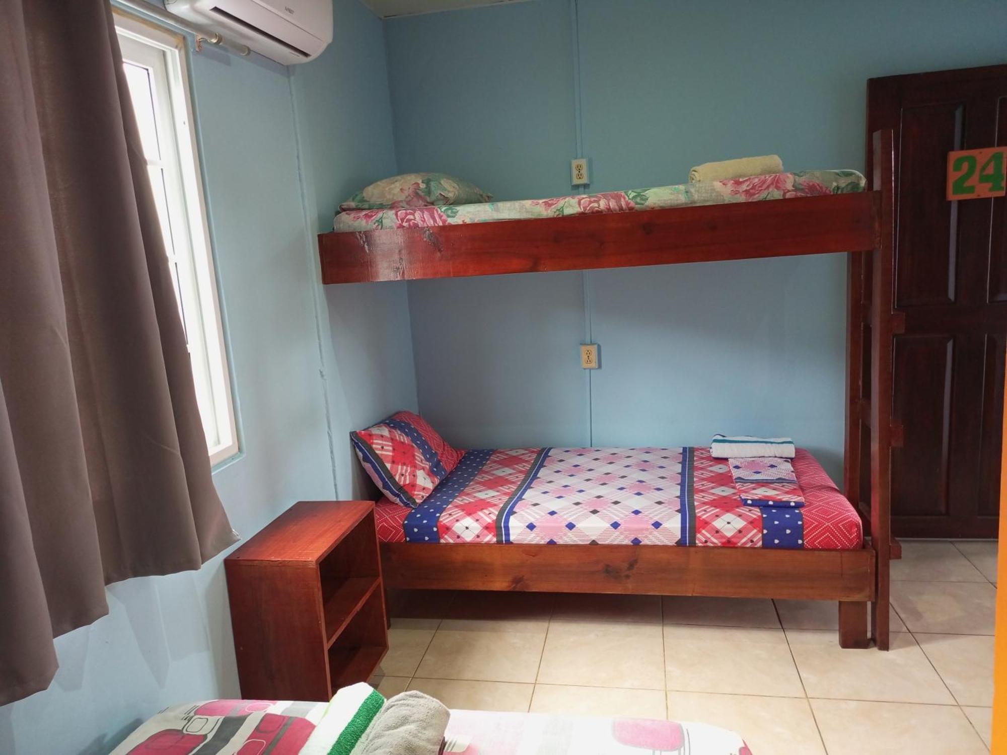 Hostel Surfari Bocas *
